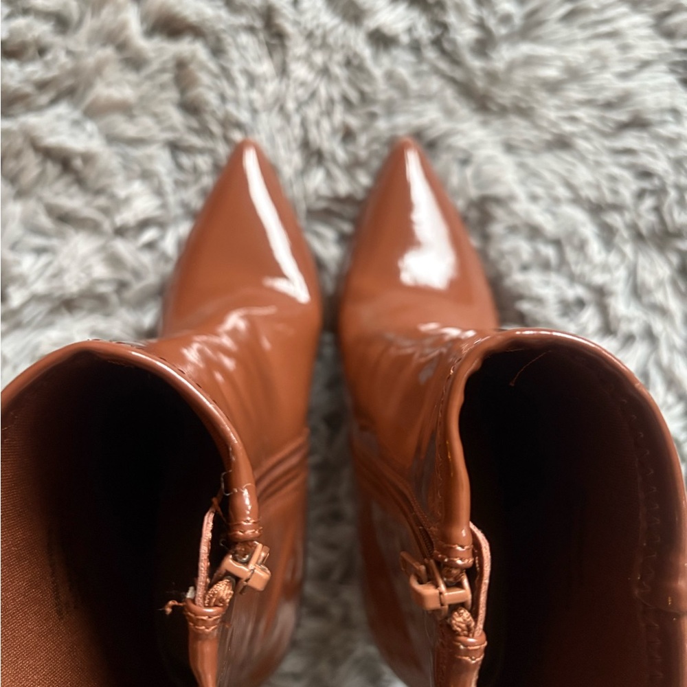 Elegant Brown Women's Boots
